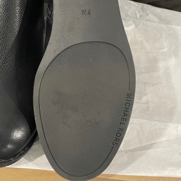 MICHAEL KORS
Leather Ankle Boot - Picture 5 of 6